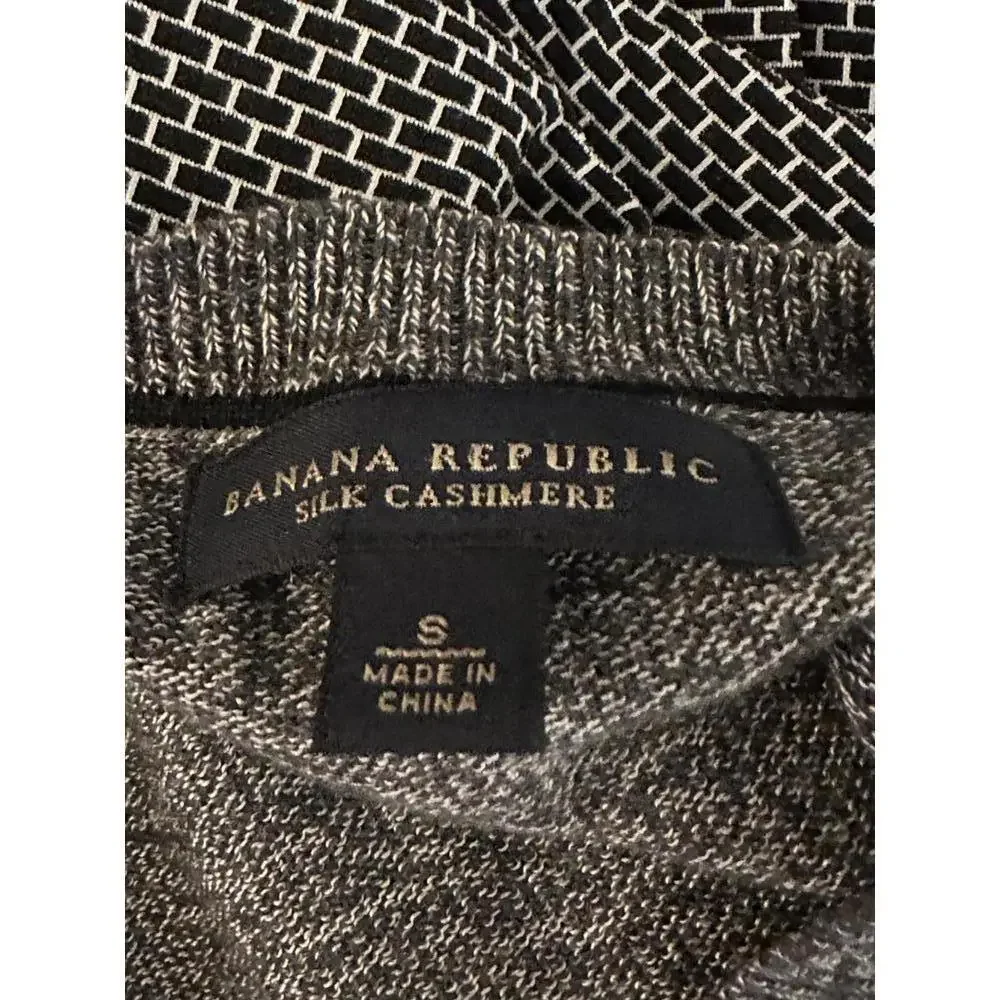 Banana Republic grey marled silk/cashmere V-neck pullover sweater Size Small